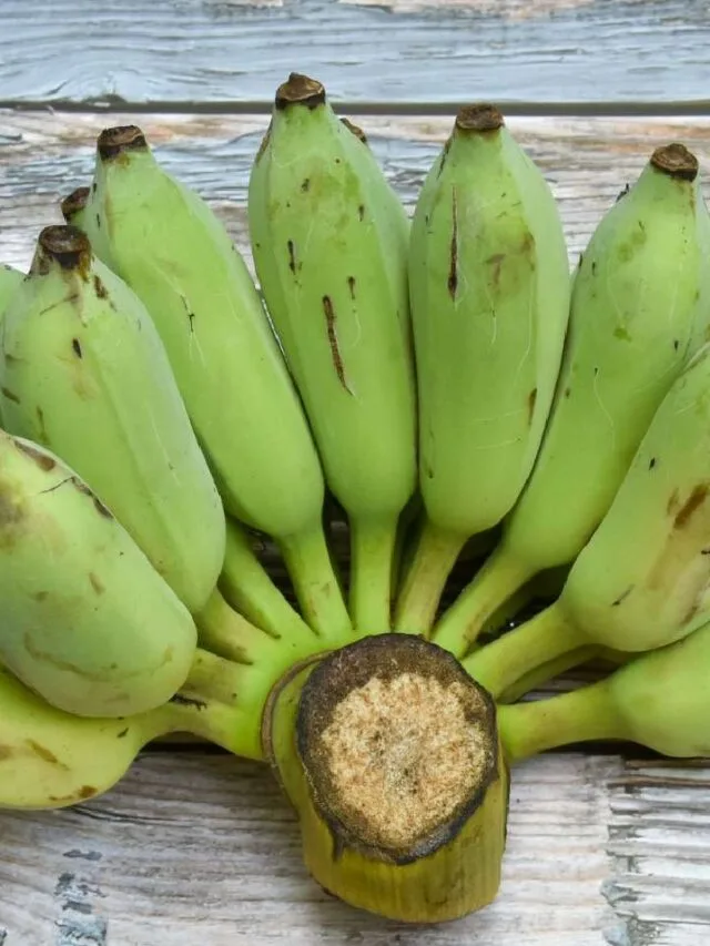 कच्चा केला खाने के 7 जबरदस्त फायदे  जो आपको हैरान कर देंगे!